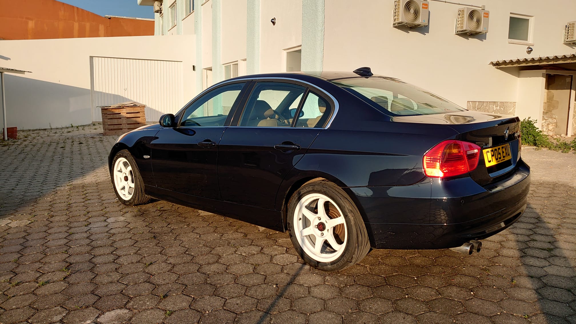 BMW E90/1/2/3 3-Series White 6 Spoke 17 inch Alloy Wheels, 04-16